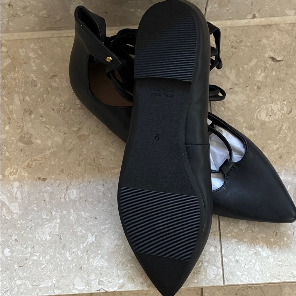 Old Navy Black Women's Lace-Up Flats - Picture 3 of 4